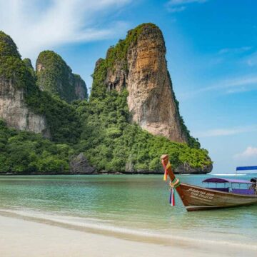 thailand-revolutionizes-tourism-with-luxury-wellness-retreats,-deep-cultural-immersion,-fly-and-drive-adventures,-and-smart-digital-initiatives,-creating-unforgettable-travel-experiences-that-inspire-every-visitor-to-explore-the-kingdom-fully.