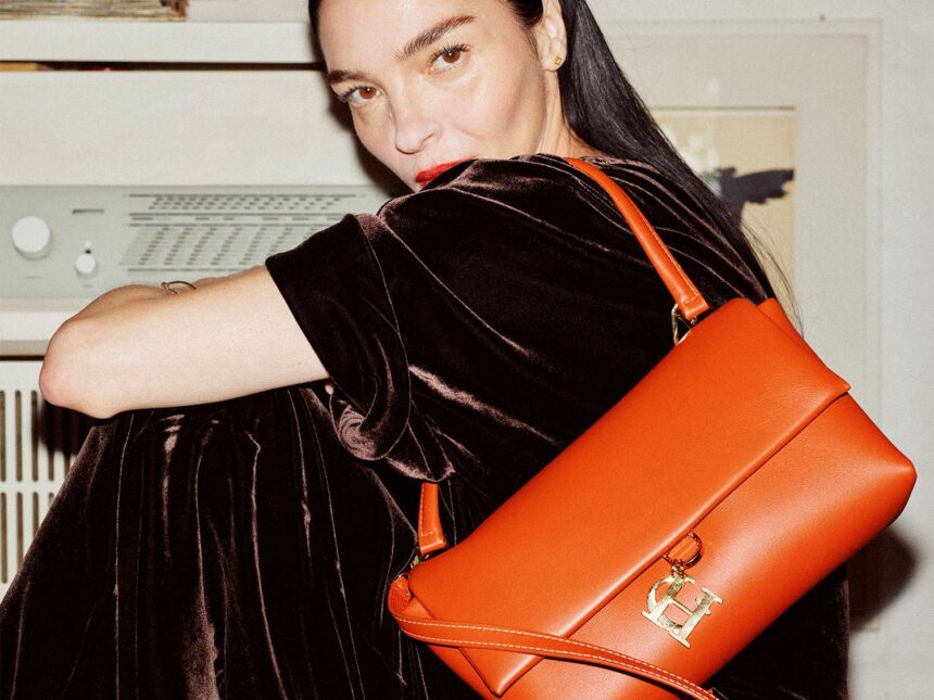 the-victoria-bag’s-regal-inspiration:-classic-envelopes the-victoria-bag’s-regal-inspiration:-classic-envelopes