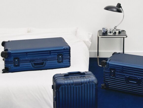 a-rich-ink-blue-suitcase-for-your-travel-adventures